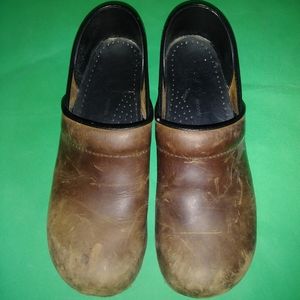 PM3 Women's Dansko Clogs